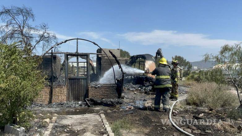 $!Las autoridades informaron que las causas del incendio aún no han sido determinadas, aunque de manera preliminar no se descarta que el fuego haya sido provocado, lo que será parte de la investigación correspondiente.