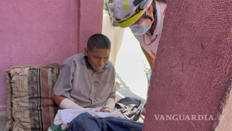 $!El joven presentó aparentes fracturas en los brazos y golpes en la cabeza.
