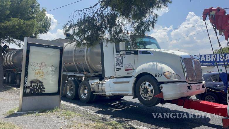 $!El vehículo habría sido localizado abandonado sobre la carretera a Monclova, de acuerdo con la información disponible.