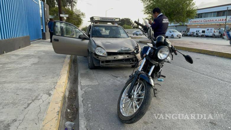 $!La conductora fue detenida por las autoridades tras ser señalada como responsable del accidente en el cruce de calles.