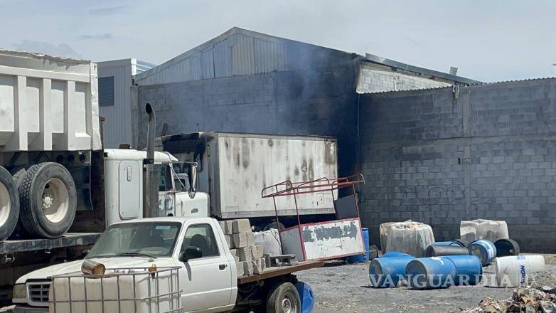 $!Protección Civil acudió al lugar para verificar los daños y revisar los permisos del predio.