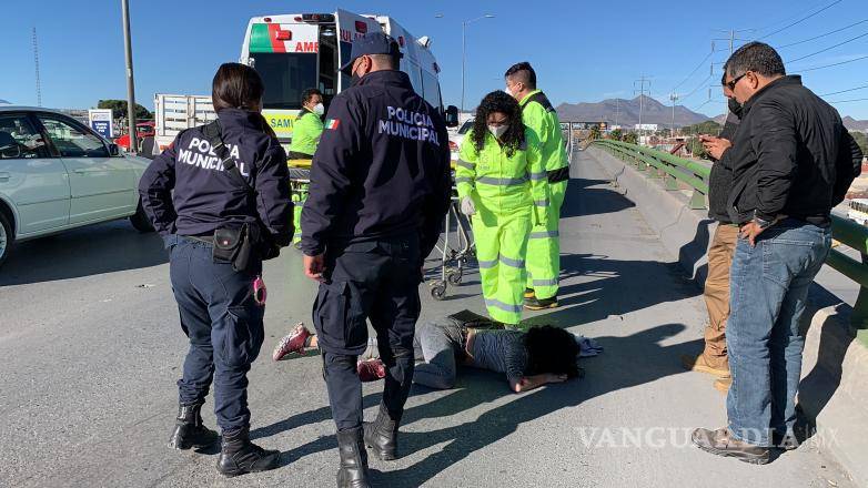 $!La joven fue trasladada a las instalaciones de la Clínica Dos del IMSS, donde los médicos la tienen en constante observación.