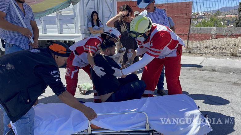 $!Paramédicos de la Cruz Roja brindaron atención al herido y lo trasladaron al Hospital General para su valoración.