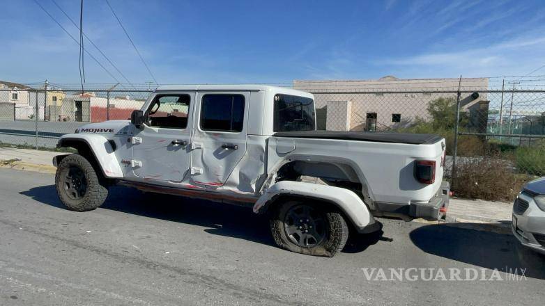 $!La camioneta Jeep Mojave que intentó realizar la maniobra de retorno, resultando en el accidente.