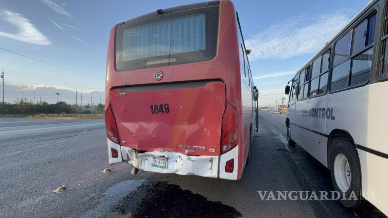 $!Las aseguradoras de ambas unidades acudieron al sitio para gestionar la reparación de los daños.