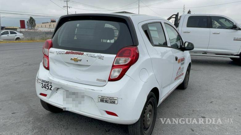 $!Un Chevrolet Beat resultó afectado en la cadena de colisiones.
