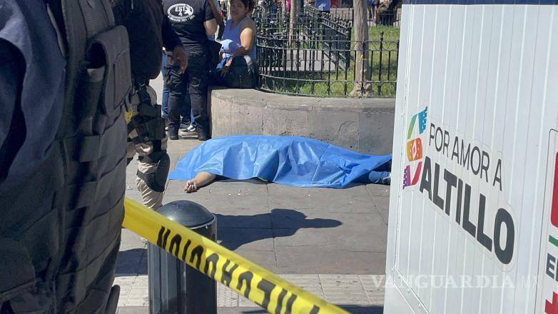 $!Autoridades ministeriales acordonaron el área y realizaron las diligencias correspondientes para confirmar la causa natural del fallecimiento.