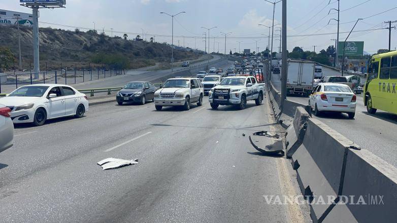 $!Elementos de la Policía Municipal de Tránsito acudieron al lugar para tomar conocimiento y auxiliar a los conductores involucrados.