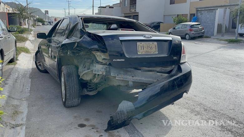 $!El Ford Fusion, girado y con daños en la parte trasera izquierda, tras ser impactado por el Chevrolet Malibu conducido por Karen “N”.