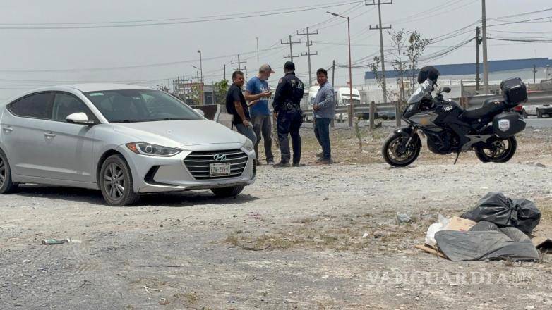 $!El accidente movilizó a elementos de seguridad y cuerpos de emergencia, quienes acudieron al sitio para atender a los ocupantes y resguardar la circulación vehicular.