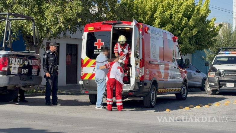 $!La víctima recibió atención médica luego de que el hombre le rociara gas para escapar.