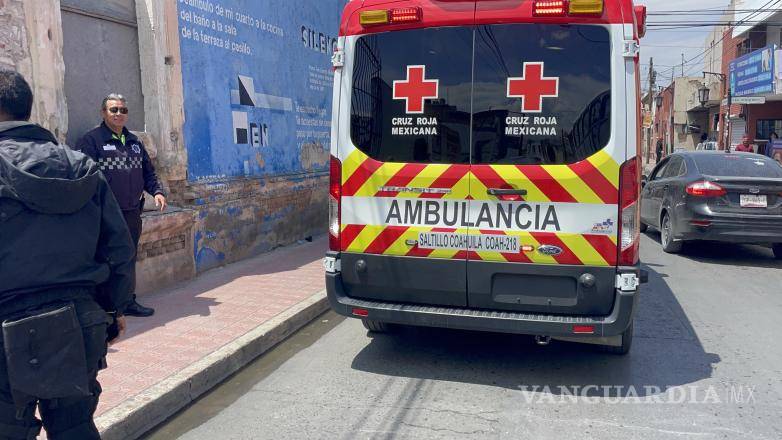 $!El accidente ocurrió mientras el conductor intentaba rebasar por la izquierda, sin percatarse de una zanja derivada de trabajos de recarpeteo.