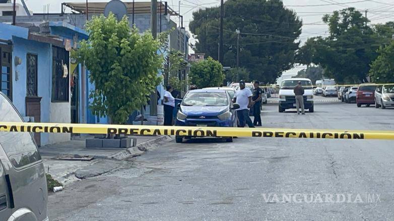 $!La movilización policiaca se registró después de que familiares encontraran sin vida al hombre dentro de su vivienda y solicitaran apoyo al Sistema Estatal de Emergencias 911.