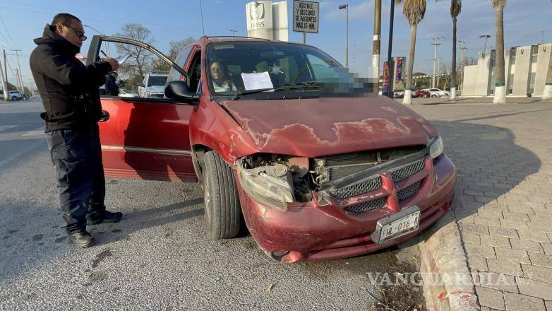 $!Agentes de Tránsito realizaron el peritaje para deslindar responsabilidades.