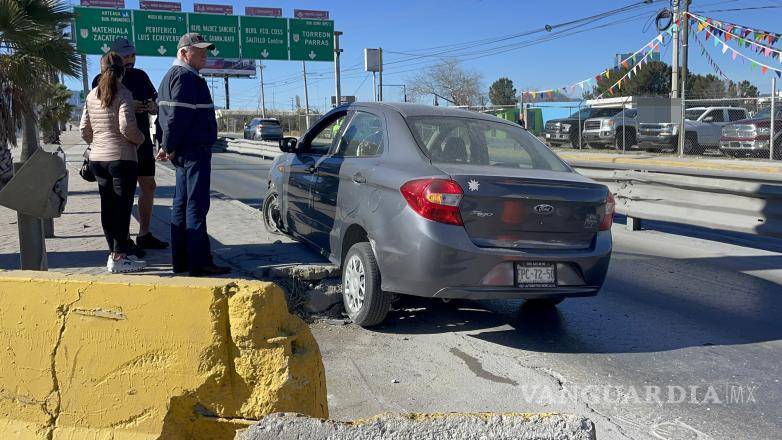 $!A pesar del aparatoso accidente, no se registraron personas lesionadas en el incidente ocurrido en el paso a desnivel de Nazario Ortiz Garza.