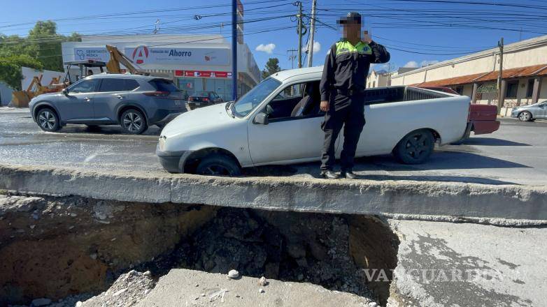 $!Elementos de Tránsito abanderaron la zona para evitar otro accidente.