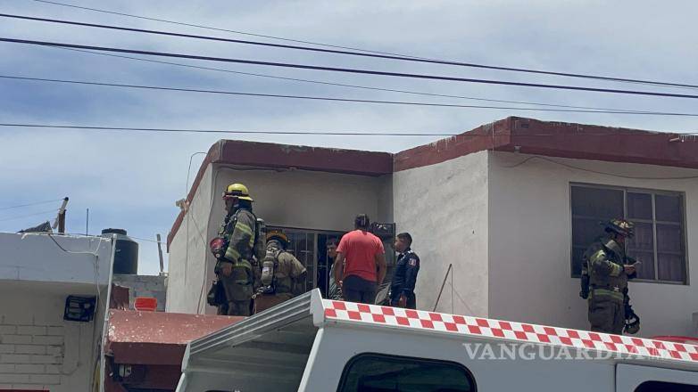 $!La rápida intervención de los cuerpos de emergencia evitó que el incendio causara daños mayores en el inmueble ubicado sobre la avenida Central.