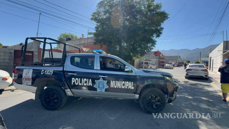 $!Elementos de la Policía Municipal apoyaron con el cierre de la vialidad mientras se desarrollaban las investigaciones.