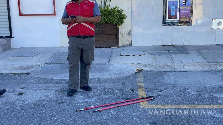 $!La extensión que utilizaba José Guadalupe tocó los cables de alta tensión, provocando el accidente.