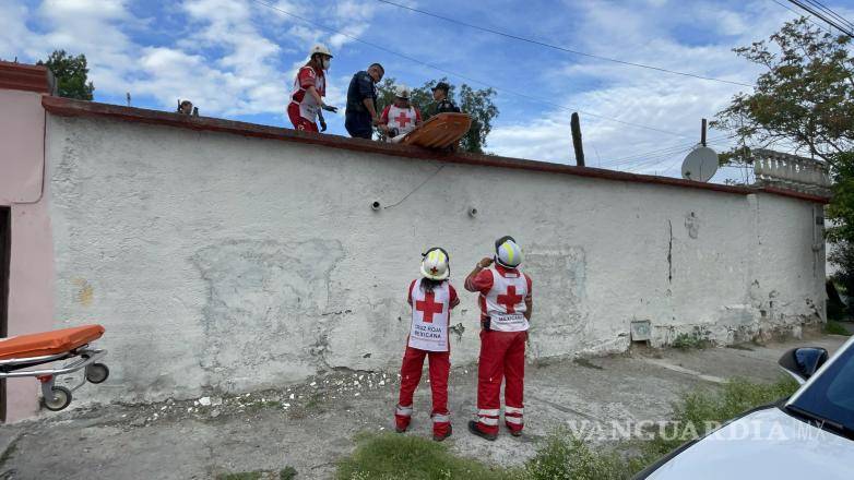 $!La Policía Municipal y socorristas atendieron rápidamente el llamado de emergencia.
