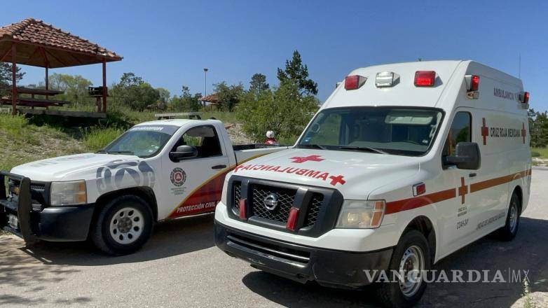 $!El joven de 26 años recibió atención de los socorristas en el lugar del accidente.