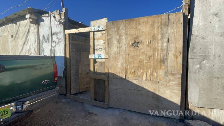 $!En una casa de lámina y madera se realizaron los rezos tras el fallecimiento de la menor de tres meses de edad.