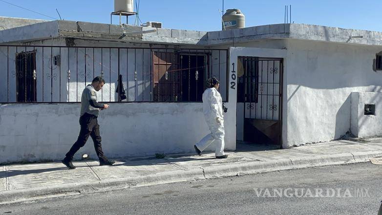 $!La Agencia de Investigación Criminal llevó a cabo el procesamiento de la escena y recabó entrevistas con familiares como parte de la integración de la carpeta de investigación sobre el fallecimiento del hombre de 33 años.