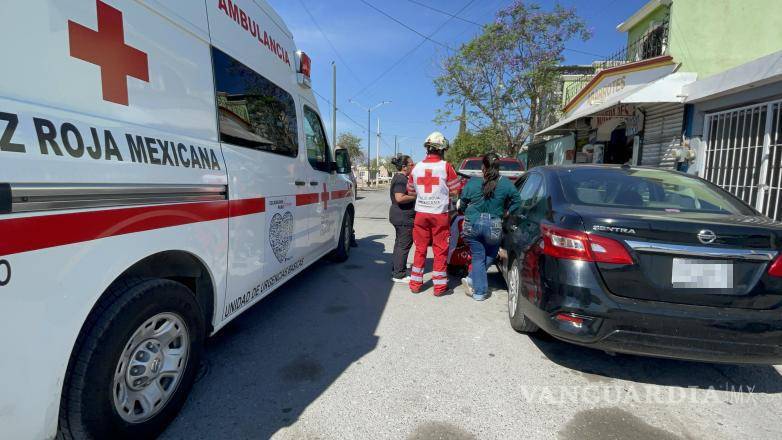 $!La zona fue atendida por socorristas, quienes valoraron al lesionado y confirmaron que no presentaba heridas de gravedad tras el incidente.