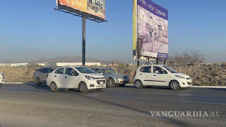 $!Un auto Hyundai, un vehículo Volkswagen Jetta y una camioneta GMC, se vieron afectados al no lograr detenerse.