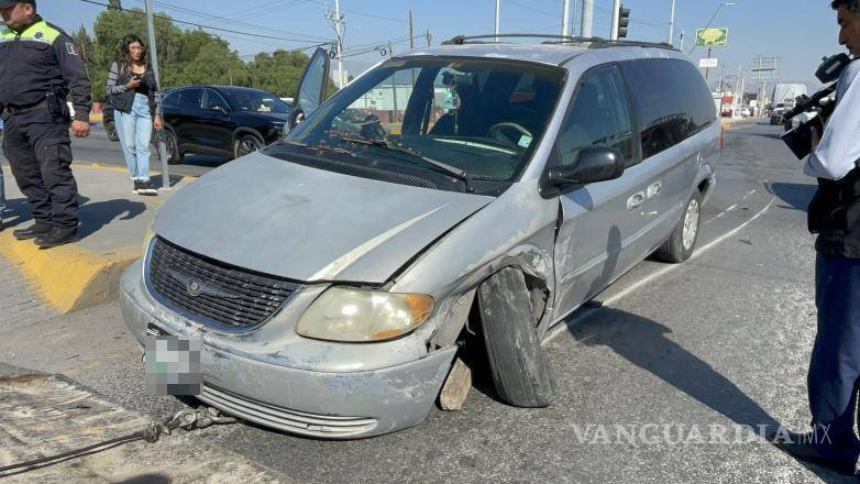 $!Afortunadamente, el accidente no dejó personas lesionadas, sólo daños materiales.