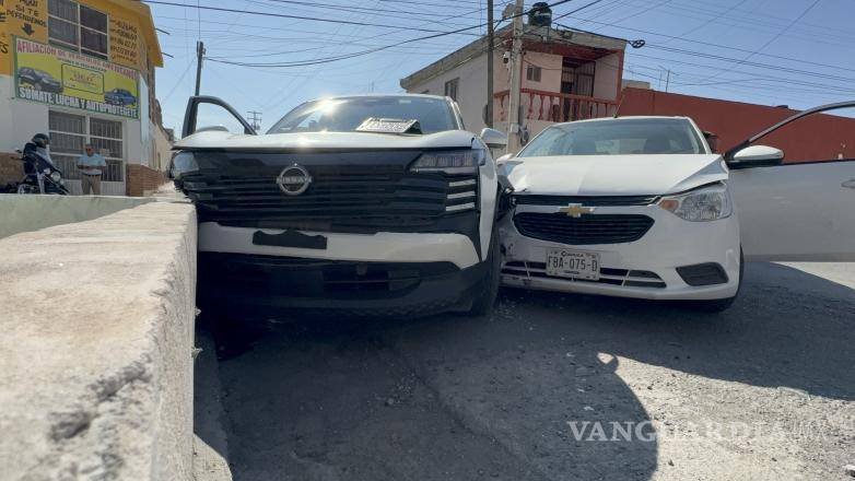 $!Pese a los daños materiales que presentaron los vehículos, no se reportaron personas lesionadas tras el accidente.