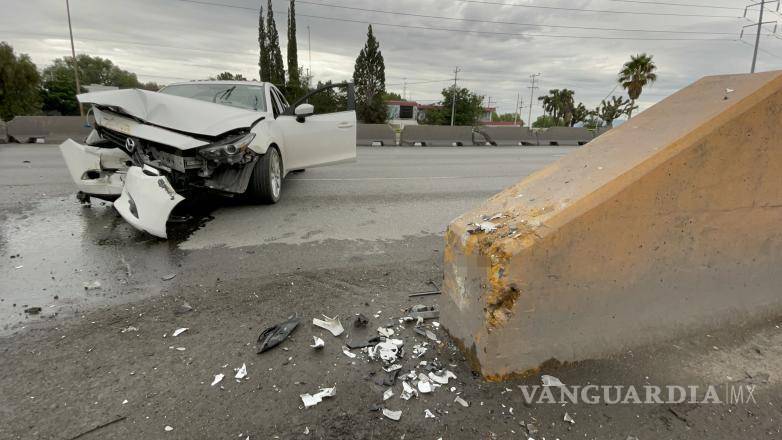 $!Policías municipales acudieron a abanderar la zona y evitar otro percance.
