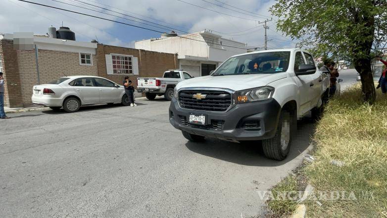 $!La camioneta impactó a otro vehículo al no respetar el alto en la intersección de la colonia Virreyes.