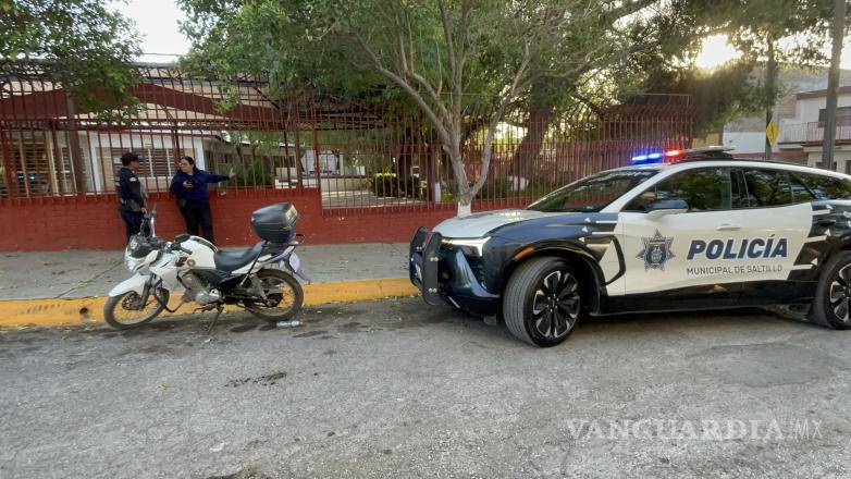 $!La motocicleta fue trasladada a un corralón municipal, donde permanecerá bajo resguardo en tanto se localiza al propietario y se determina si procede alguna sanción administrativa.
