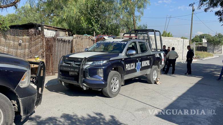 $!Elementos de la Policía Municipal acudieron al domicilio de la colonia Postal Cerritos tras el reporte de un hombre inconsciente.