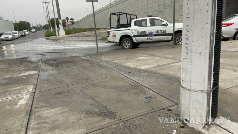 $!Elementos de Tránsito acudieron al lugar para realizar el peritaje.