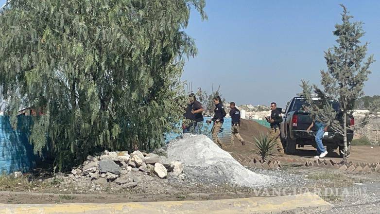 $!Autoridades y familiares llegaron al lugar de lo ocurrido.