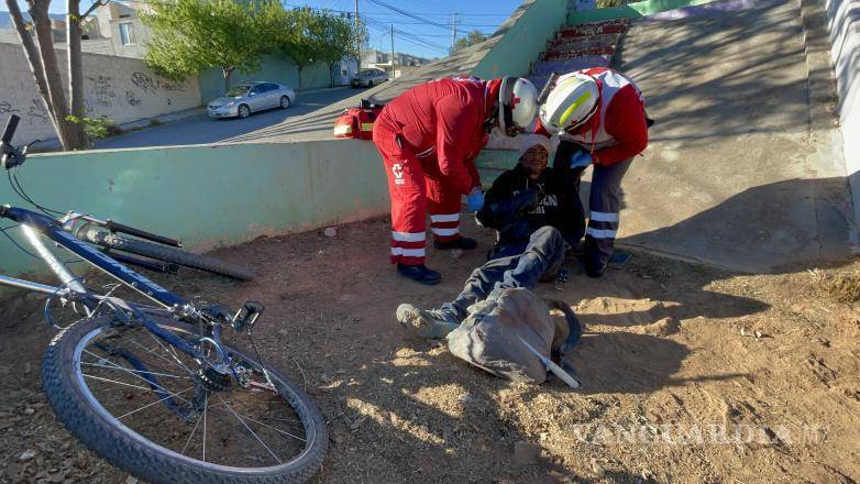 $!Servicios de emergencia acudieron al lugar tras el reporte de vecinos.