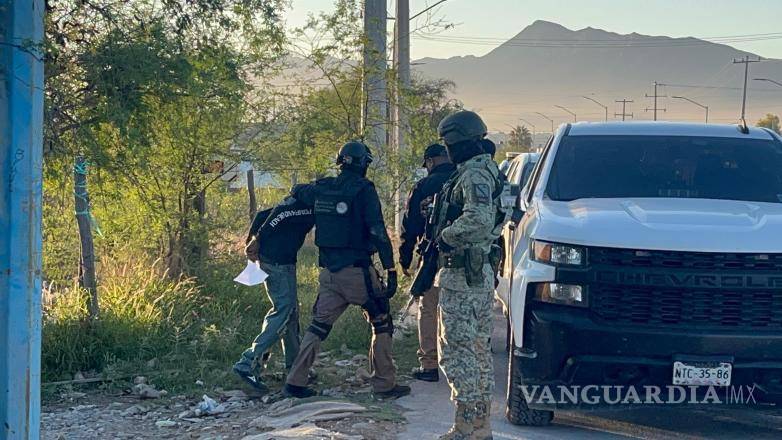 $!Agentes federales y elementos del Ejército aseguraron una fuerte cantidad de metanfetamina durante un cateo en un tejabán de la colonia Cactus II.