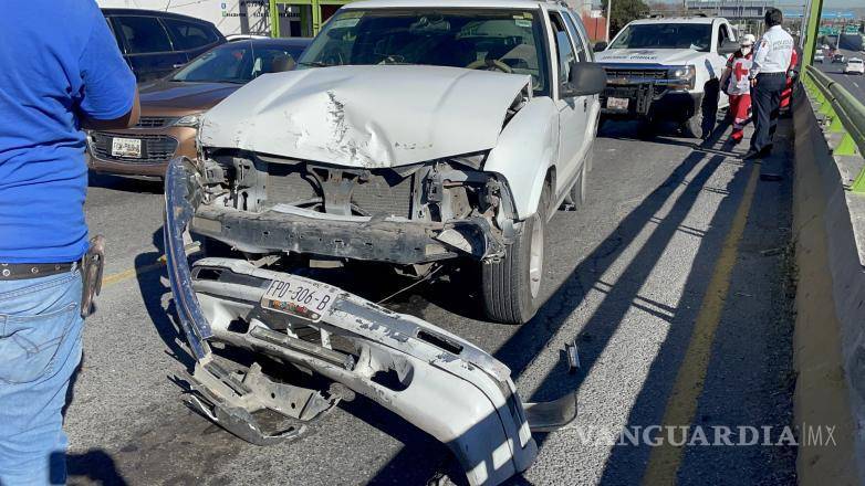$!El conductor de la camioneta no pudo esquivar el golpe.