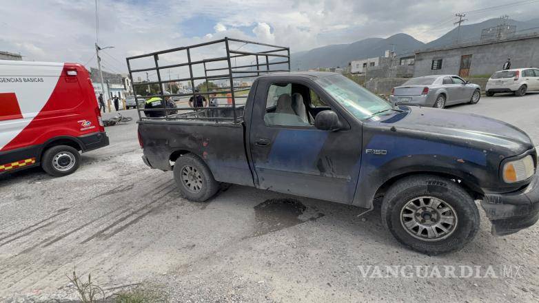 $!El percance ocurrió a la altura de la calle Cristóbal Perea, en la colonia Nueva Imagen II, en Saltillo.