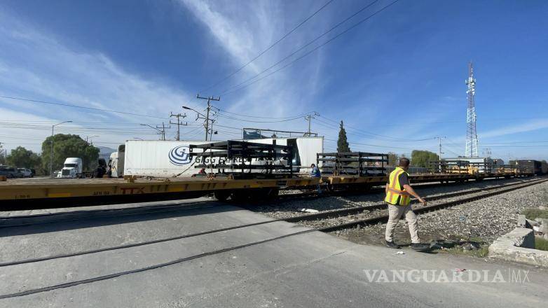 $!El viaje del tren se detuvo por varios minutos