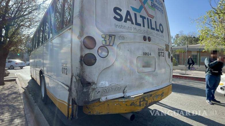 $!Los ajustadores de las aseguradoras llegaron al lugar para evaluar los daños y llegar a un acuerdo entre los involucrados.