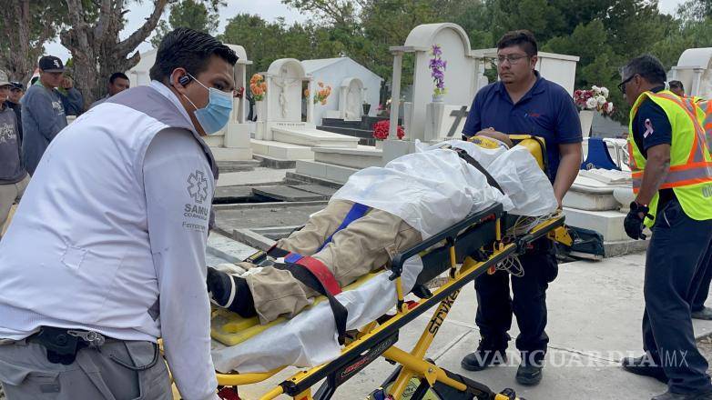 $!Tras ser extraído, el joven fue trasladado al Hospital General, donde quedó bajo observación médica por las lesiones sufridas.