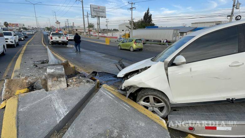 $!El accidente interfirió con el tráfico de la zona.