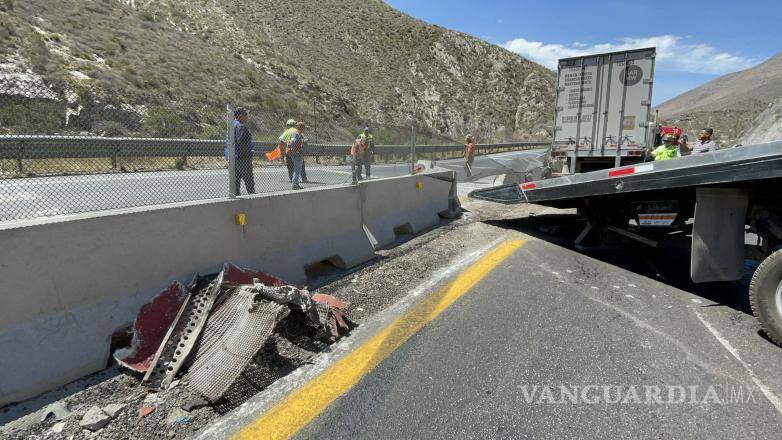$!La unidad se quedó sin frenos y al salir del túnel perdió el control.