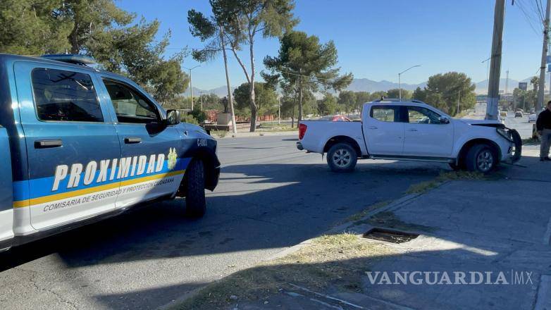 $!Elementos de la Policía de Tránsito acudieron al lugar para tomar conocimiento del accidente ocurrido en Paseo de la Reforma.