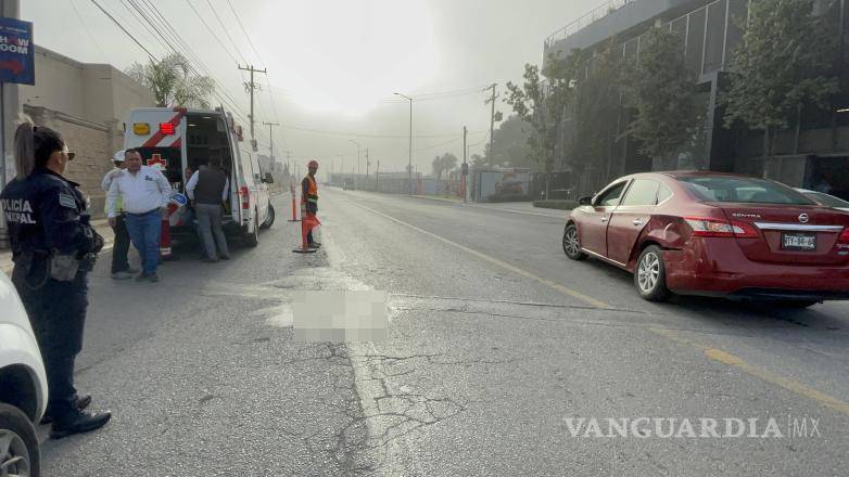 $!Elementos de Tránsito Municipal y Cruz Roja atendieron a los heridos en el lugar del accidente.