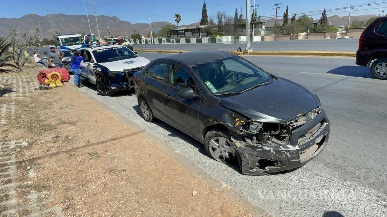 $!Agentes de Tránsito Municipal aseguraron la zona para facilitar las maniobras de retiro de los vehículos.