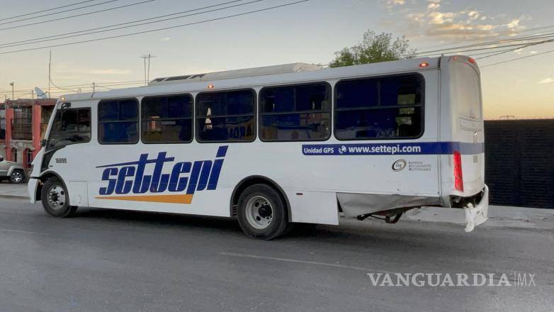 $!El conductor de la unidad fue detenido tras el accidente ocurrido en la calzada Francisco I. Madero.